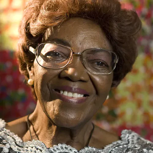 DONA IVONE LARA B2B 2009