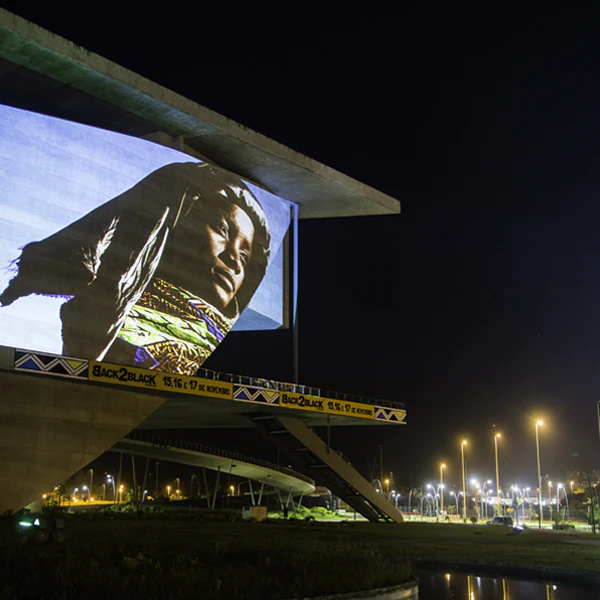 Cenografia-externa-Cidade-das-Artes-Back2Black-2013