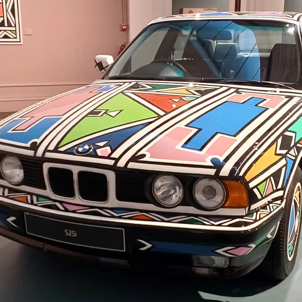 bmw-com-pintura-de-esther-mahlangu